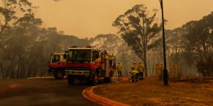 South Coast holidaymakers may be trapped by escalating fires as conditions worsen