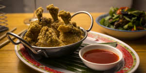 Crispy deep-fried chicken drumettes with chilli sauce.