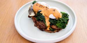 The eggs come with a peppery hollandaise sauce and a gleaming stack of steamed broccolini and spinach.