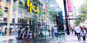 Optus customers say they are still impacted by outages in Brisbane despite the telco assuring them the network was restored on Wednesday. 
