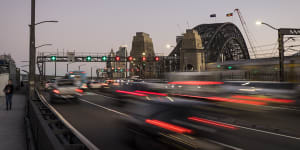 NSW Labor promises Sydney Harbour Bridge,tunnel revenue for drivers