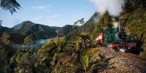 The West Coast Wilderness Railway,Tasmania,is a reconstruction of the Mount Lyell Mining and Railway Company railway between Queenstown and Regatta Point,Strahan.
