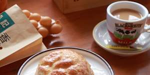 Egg waffle,pineapple bun and yeunyeung (coffee and tea) at Le Charme.