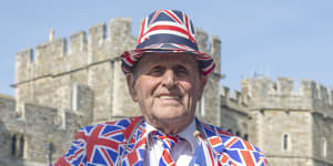 Royal fans gather in Windsor in anticipation of Baby Sussex