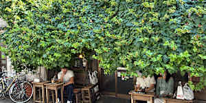 The leafy facade of retro-style cafe Salon de Amanto.