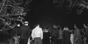 In 1966,with unidentified flying objects reportedly frequenting the southern Michigan area,curious citizens turned out by the hundreds to scan the night sky. 