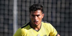 Wellington Phoenix star Ulises Davila will self-isolate with teammates