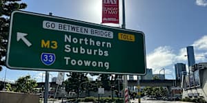The Go Between Bridge opened to traffic on July 5,2010,and connects West End to Milton.