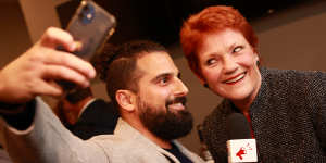Yemini with Pauline Hanson in rural Victoria during the last federal election. 