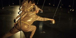 Counting time,this pendulum art dances in the dark