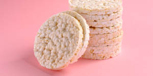 Crispbreads made from whole grains tends to be healthier than those made from processed and refined ingredients.