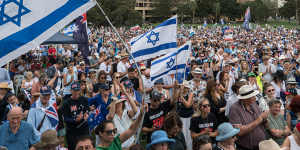 Thousands gathered at the Domain park lands on Sunday at an event organised by a Christian pastor in solidarity with the Jewish community. 