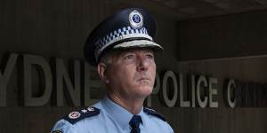 Top cop takes control of worsening outbreak as inner Sydney warned of more restrictions