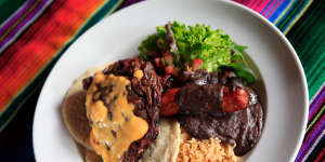 Los Latinos Article Lead - narrow