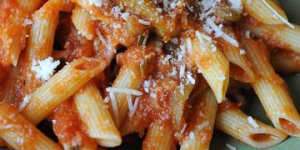 Penne with tomato sauce and tuna.