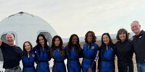 Jeff Bezos,Kerianne Flynn,Katy Perry,Lauren Sanchez,Aisha Bowe,Gayle King,Amanda Nguyen,Sarah Knights,director of Blue Origin’s astronaut office,and Blue Origin chief executive Dave Limp.