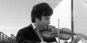 British violinist Kenneth Sillito celebrates the 10th anniversary of the Opera House in 1983.