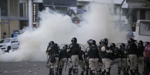 Boca players attacked by River Plate fans on way to Copa final