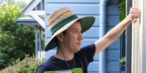 Max Chandler-Mather door-knocking in his Brisbane electorate. While many might not agree with him,says one observer,“If you ask them the question,‘Do you think he cares?’ the answer is,‘Yes,absolutely.’ ”