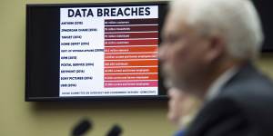 In America,still the world’s main target for cyber attacks,some warn that the slow wearing down,the “death by a thousand cuts” of China’s corporate espionage could be the biggest threat.