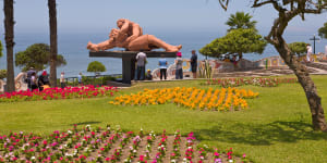 The Parque del Amor with its<i>El Beso</i>(The Kiss) sculpture in Miraflores,Lima.