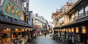 Founded in 1629,a distinctive street market culture has since evolved in Shibamata.