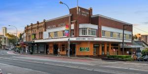 The Unicorn Hotel at 106 Oxford Street,Paddington.