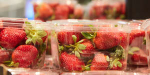 New Zealand supermarket withdraws Australian strawberry brand over needles