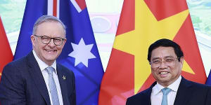 Australian Prime Minister Anthony Albanese and Vietnamese Prime Minister Pham Minh Chinh shake hands in Hanoi.