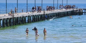 Melbourne sweats on hottest day of summer,firefighters on high alert in the north
