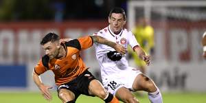 Second-half slump costs Wanderers against Roar