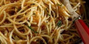 Spaghetti with anchovies and breadcrumbs.
