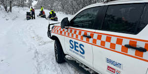 SES Bright and Falls Creek unit volunteers helped police with the rescue of people stuck in their vehicles near Hotham Heights.