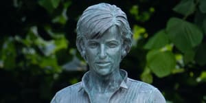 The new statue of Princess Diana was commissioned in 2017 to mark the 20th anniversary of her death.