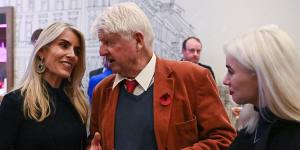Cristina Talacko speaks with former European Parliament MP Stanley Johnson during an event at the Glasgow climate talks in 2021.