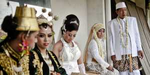 Brides and grooms prepare before a mass wedding ceremony in Yogyakarta in 2020.