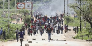 Fuel protests turn deadly as Zimbabwe faces unfolding economic crisis