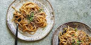 asy peasy sesame noodles.