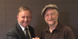 Anthony Albanese and Billy Bragg,in a photo shared by Albanese on Twitter in 2017.