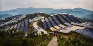 While a big producer of coal-fired power plants,China is also the world's largest producer of renewable energy plants,including solar farms.