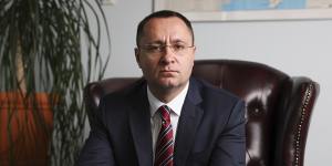 Ukrainian ambassador Vasyl Myroshnychenko says Australia should ban Russian tourists.