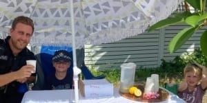 Queensland brothers'lemonade stand raises money for bushfire victims