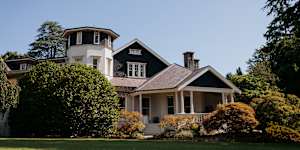 The historic main house at Milton Park is surrounded by extravagant English-style gardens dating to the early 20th century. 