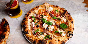 Acciughe e macadamia pizza.