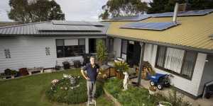 Groups of thousands of homes fitted with solar panels and storage batteries are enabling power utilities to aggregate stored solar energy and call on it to help stabilise the power grid when needed. In return for a credit on their bills,a growing number of customers like Tony Debono from Cobains in Victoria have signed up.