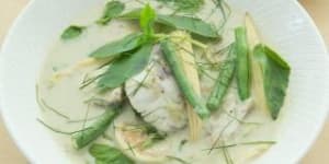 Green curry with blue-eye and snake beans.