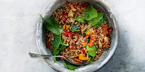 Farro salad with grilled vegetables and spinach.