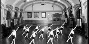 A 1930 “physical culture” class in the Flinders Street Station ballroom.