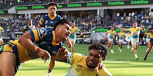 Sialetili Faeamani scores one of nine Titans tries on Sunday.