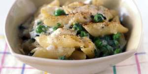 Penne pasta bake with peas,fetta and mint